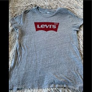 Levi’s tee